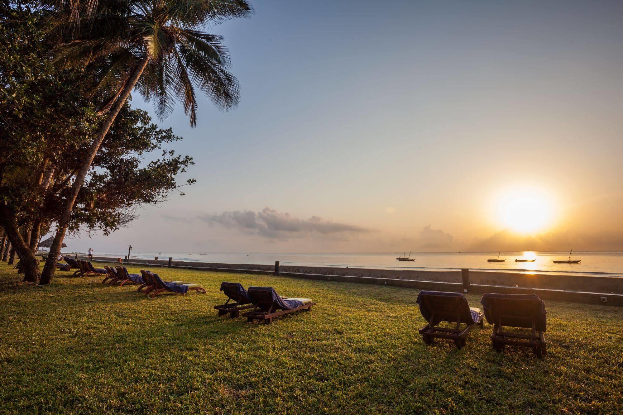 Neptune Paradise Beach Resort & Spa Galu Ngoại thất bức ảnh