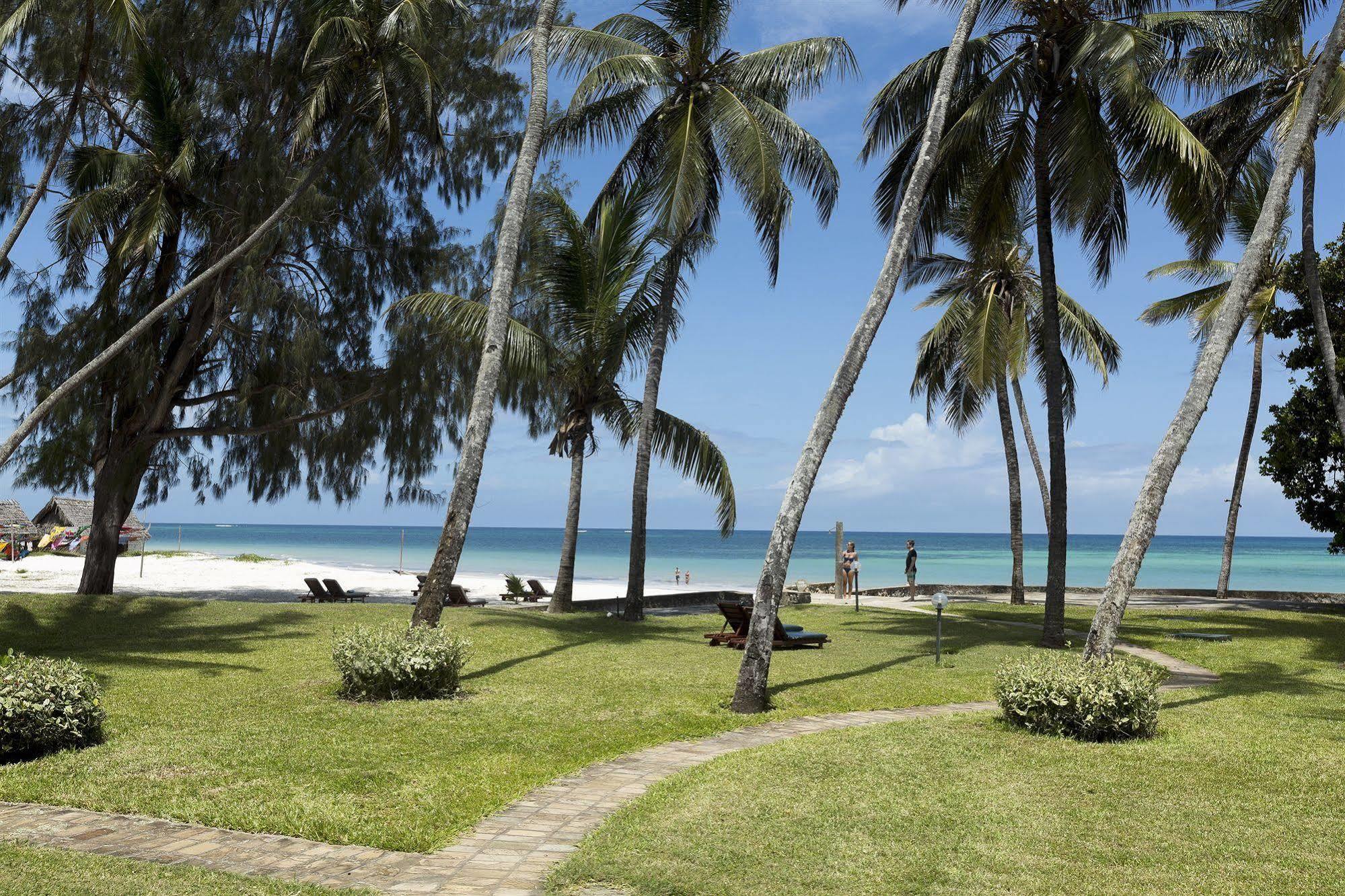 Neptune Paradise Beach Resort & Spa Galu Ngoại thất bức ảnh